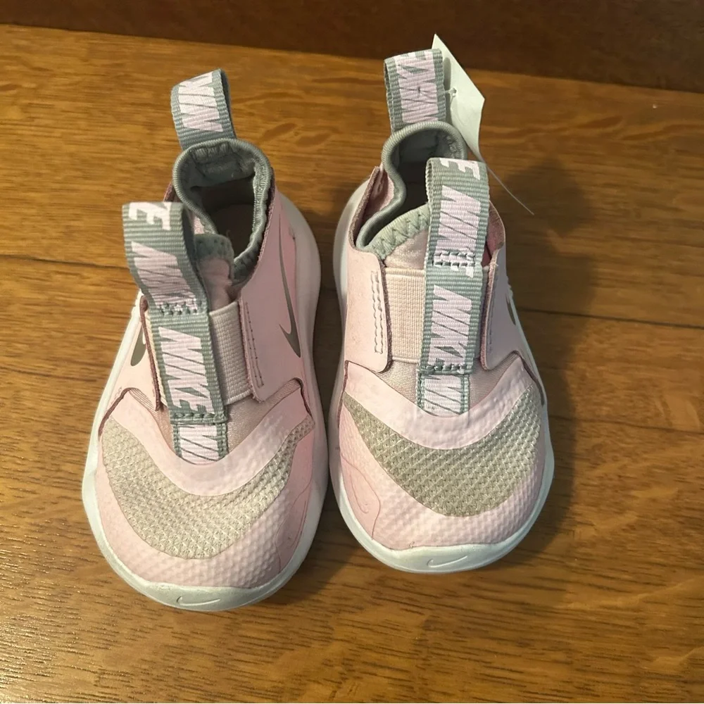 Nike Flex Runner Pink Foam White Sneakers FN1294-601 Size 5 slip on